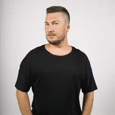 Ακούστε περιεχόμενο από DJ Noiz, παρακολουθήστε μουσικά βίντεο, διαβάστε το βιογραφικό, δείτε ημερομηνίες περιοδείας, και πολλά ακόμη!