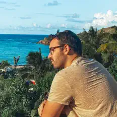 Poslechněte si interpreta Jmra, sledujte hudební videa, přečtěte si životopis, podívejte se na data turné a další informace.