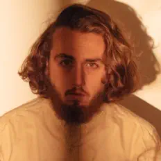 Posłuchaj wykonawcy Mac Lloyd, obejrzyj teledyski, przeczytaj biografię, zobacz daty tras koncertowych i nie tylko!