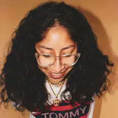 收听 Karena SOL、观看音乐视频、阅读小传、查看巡演日期等 ！