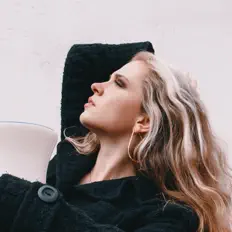 聆聽 Sara Sístole、觀看音樂影片、閱讀小傳、查看巡演日期等！