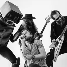 Ouve Break the Robot, vê vídeos de música, lê a biografia, vê as datas da digressão e muito mais!