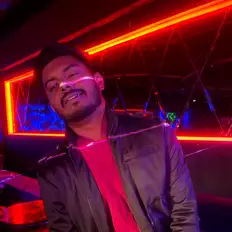 Hör dir Vicran an, schau dir Musikvideos an, lies die Biografie, finde Tourdaten und mehr!