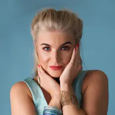 Dengarkan Emilia J, tonton video musik, baca bio, lihat tanggal tur & lainnya!