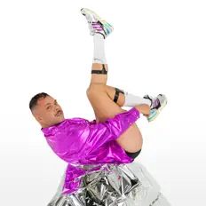 Ouve Val Flynn, vê vídeos de música, lê a biografia, vê as datas da digressão e muito mais!