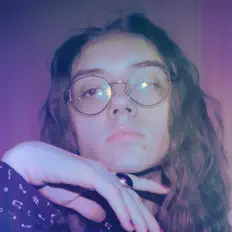 Hör dir Niar Nevar an, schau dir Musikvideos an, lies die Biografie, finde Tourdaten und mehr!