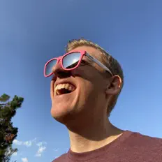 Hör dir Tyler Tucker an, schau dir Musikvideos an, lies die Biografie, finde Tourdaten und mehr!