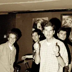 Spackleを聴いたり、ミュージックビデオを鑑賞したり、経歴やツアー日程などを確認したりしましょう！