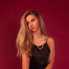 Nicole Cannoneを聴いたり、ミュージックビデオを鑑賞したり、経歴やツアー日程などを確認したりしましょう！