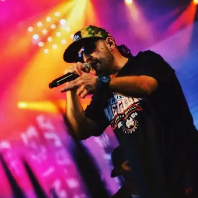 Listen to Violenn, watch music videos, read bio, see tour dates & more!