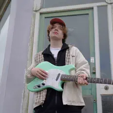 Ascolta Rainn Byrns, guarda video musicali, leggi la biografia, vedi le date del tour & altro!