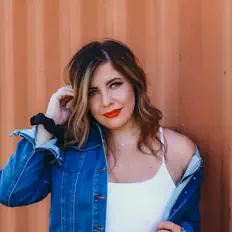 Ascolta Lindi-Mari Carles, guarda video musicali, leggi la biografia, vedi le date del tour & altro!