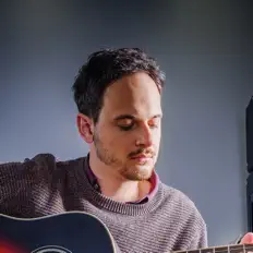 lk सुनें, म्यूज़िक वीडियो देखें, बायो पढ़ें, दौरे की तारीखें और बहुत कुछ देखें!