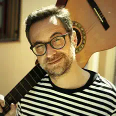 Ascolta Alfonso Mora, guarda video musicali, leggi la biografia, vedi le date del tour & altro!