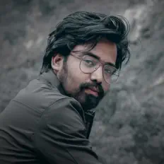 聆聽 AKASH、觀看音樂影片、閱讀小傳、查看巡演日期等！