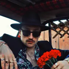 收听 Чаха、观看音乐视频、阅读小传、查看巡演日期等 ！