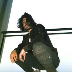 Sam Cuervoを聴いたり、ミュージックビデオを鑑賞したり、経歴やツアー日程などを確認したりしましょう！