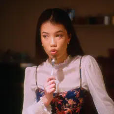 Lucy Sugermanを聴いたり、ミュージックビデオを鑑賞したり、経歴やツアー日程などを確認したりしましょう！