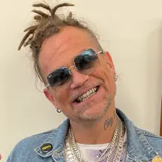 ChAz SoRrOw을(를) 듣고, 뮤직 비디오를 보고, 약력을 읽고, 투어 일정 등을 확인하세요!