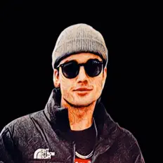 REYYA을(를) 듣고, 뮤직 비디오를 보고, 약력을 읽고, 투어 일정 등을 확인하세요!