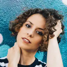 聆聽 Sara Filipova、觀看音樂影片、閱讀小傳、查看巡演日期等！
