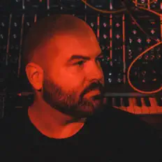 Poslechněte si interpreta Matt Morton, sledujte hudební videa, přečtěte si životopis, podívejte se na data turné a další informace.