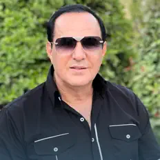 Ouve Manaf Ağayev, vê vídeos de música, lê a biografia, vê as datas da digressão e muito mais!