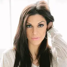 Ouve Nadina, vê vídeos de música, lê a biografia, vê as datas da digressão e muito mais!