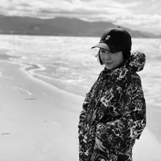 tuLaLa을(를) 듣고, 뮤직 비디오를 보고, 약력을 읽고, 투어 일정 등을 확인하세요!