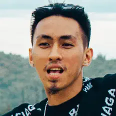 聆聽 Awie、觀看音樂影片、閱讀小傳、查看巡演日期等！