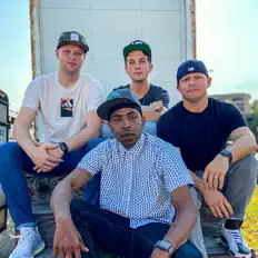 聆聽 Reality Student Ministry、觀看音樂影片、閱讀小傳、查看巡演日期等！