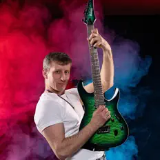 Dengarkan Richard Jellinek, tonton video musik, baca bio, lihat tanggal tur & lainnya!