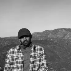 Ouça FrequentlyFlyer, assista a videoclipes, leia a biografia, veja as datas das turnês e mais!