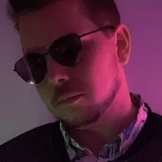 Poslechněte si interpreta jacket., sledujte hudební videa, přečtěte si životopis, podívejte se na data turné a další informace.