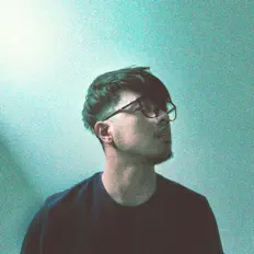 Ouve Rinz Ruiz, vê vídeos de música, lê a biografia, vê as datas da digressão e muito mais!