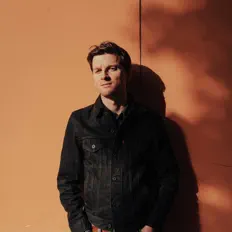 收听 KYRIIN、观看音乐视频、阅读小传、查看巡演日期等 ！