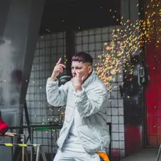 收听 Lil Thom、观看音乐视频、阅读小传、查看巡演日期等 ！