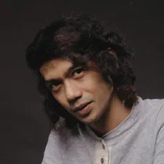 Dengarkan aMed, tonton video musik, baca bio, lihat tanggal tur & lainnya!