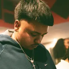 Dengarkan Robbie Goldd, tonton video musik, baca bio, lihat tanggal tur & lainnya!