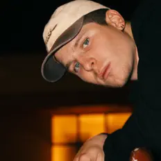 Luister naar Outlnd, bekijk muziekvideo's, lees de bio, bekijk de tourdata, en meer!