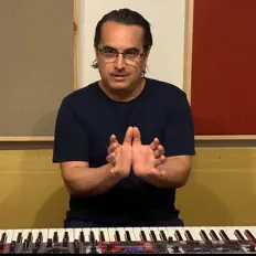 聆聽 José Luis Madueño、觀看音樂影片、閱讀小傳、查看巡演日期等！