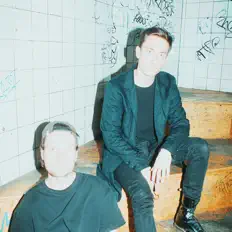 Escucha a ago, mira videos musicales, lee su biografía, consulta las fechas de las gira y más.