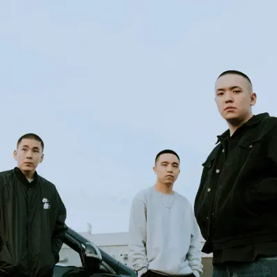 Listen to Куртка Бейна, watch music videos, read bio, see tour dates & more!