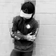 Poslechněte si interpreta Zodi, sledujte hudební videa, přečtěte si životopis, podívejte se na data turné a další informace.