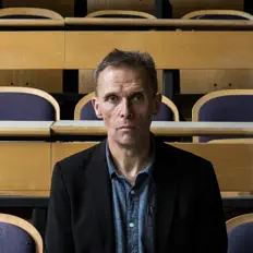 Escucha a Cathal Coughlan, mira videos musicales, lee su biografía, consulta las fechas de las gira y más.
