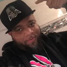 Purple Chrome सुनें, म्यूज़िक वीडियो देखें, बायो पढ़ें, दौरे की तारीखें और बहुत कुछ देखें!