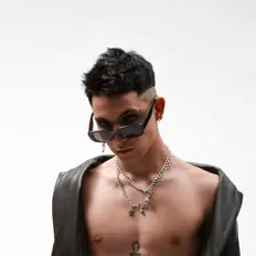 Ascolta FENRIRI, guarda video musicali, leggi la biografia, vedi le date del tour & altro!
