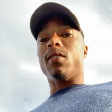 YNeighborhoodWEIRDO을(를) 듣고, 뮤직 비디오를 보고, 약력을 읽고, 투어 일정 등을 확인하세요!