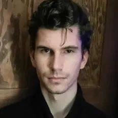 Hör dir TOM an, schau dir Musikvideos an, lies die Biografie, finde Tourdaten und mehr!