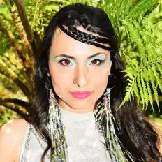 Dengarkan Nastasia Zürcher, tonton video musik, baca bio, lihat tanggal tur & lainnya!